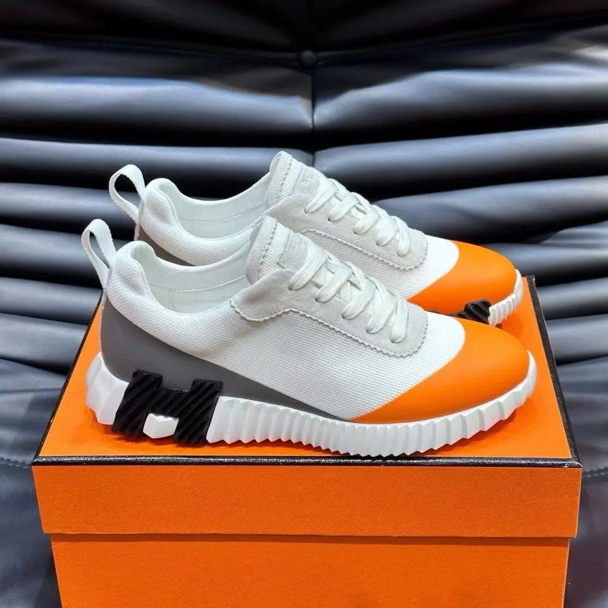 白色 灰橙 黑字